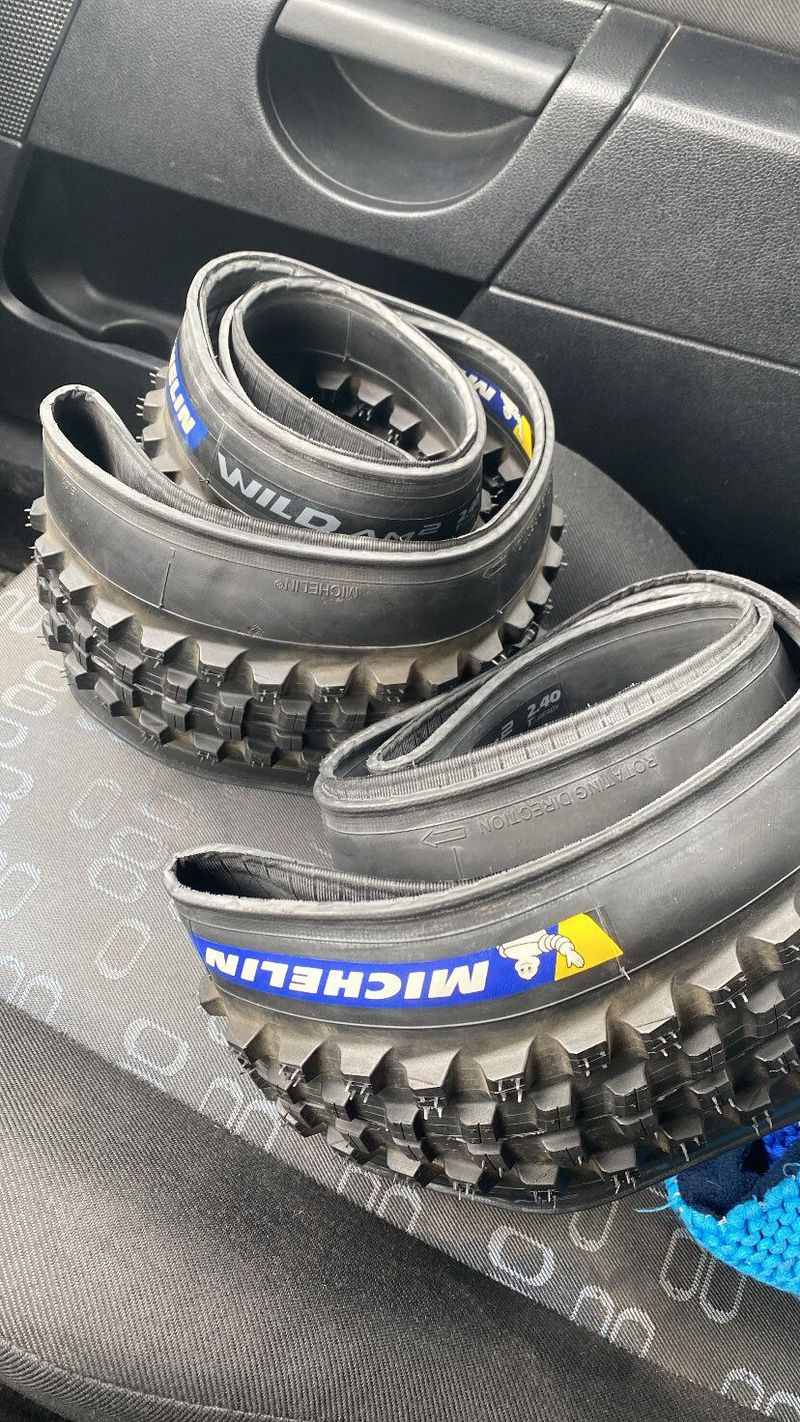 2x Michelin Wild AM2 29x2.4