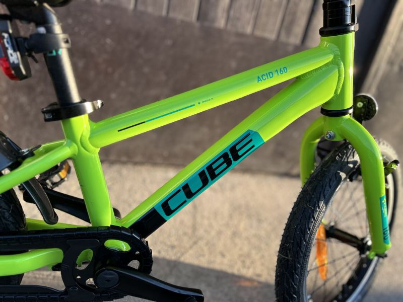 Cube Acid 160,velikost 16",váha 7,4kg