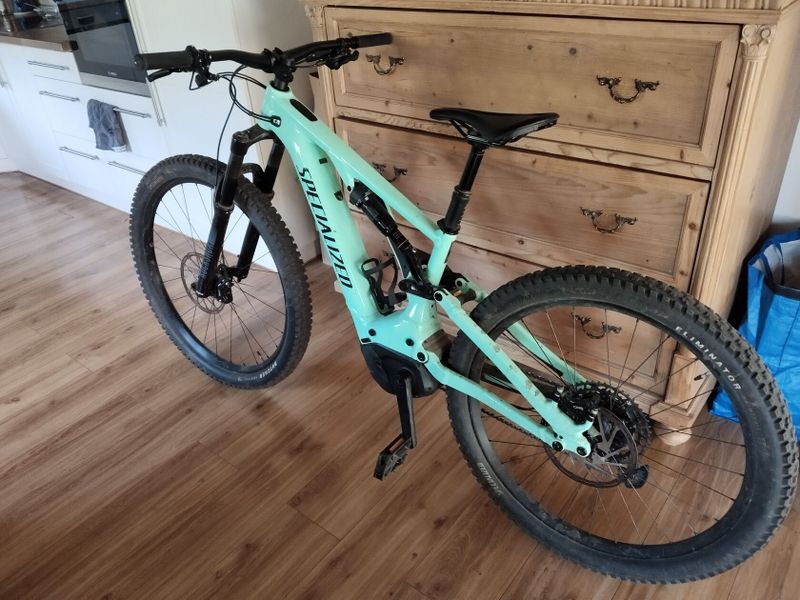 Specialized Turbo Levo model 2023 baterie 700w