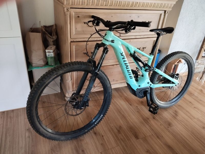 Specialized Turbo Levo model 2023 baterie 700w