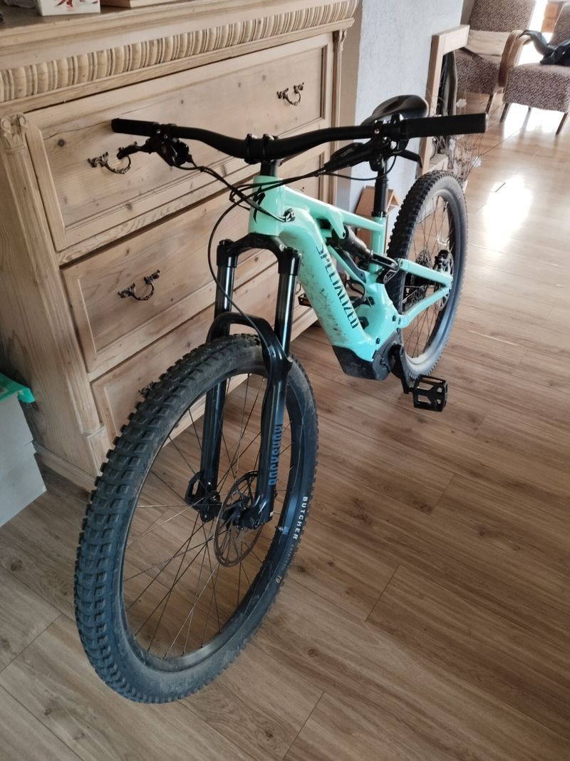 Specialized Turbo Levo model 2023 baterie 700w