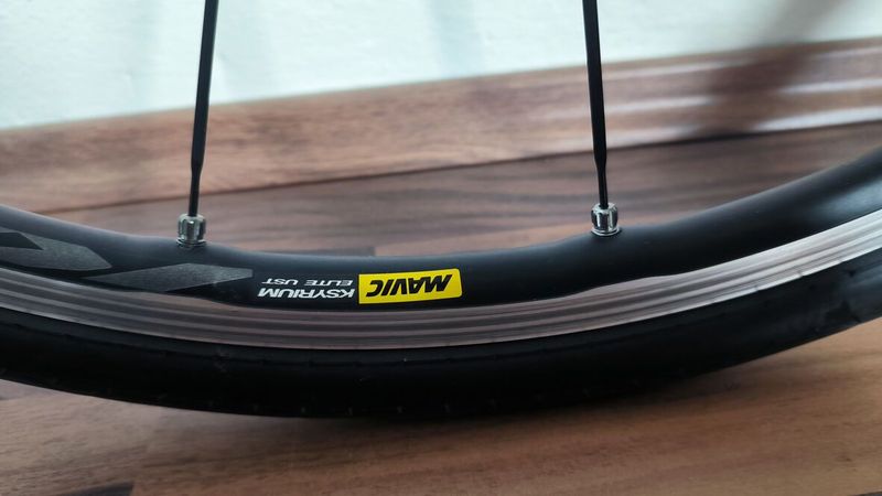 Mavic Ksyrium Elite, včetně plášťů Mavic Yksion, jako nová