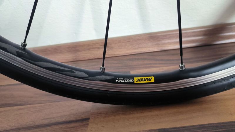 Mavic Ksyrium Elite, včetně plášťů Mavic Yksion, jako nová