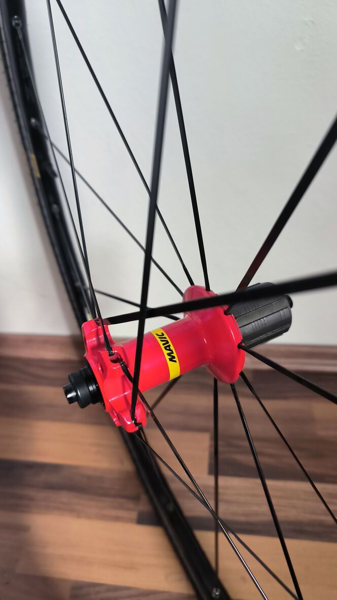 Mavic Ksyrium Elite, včetně plášťů Mavic Yksion, jako nová