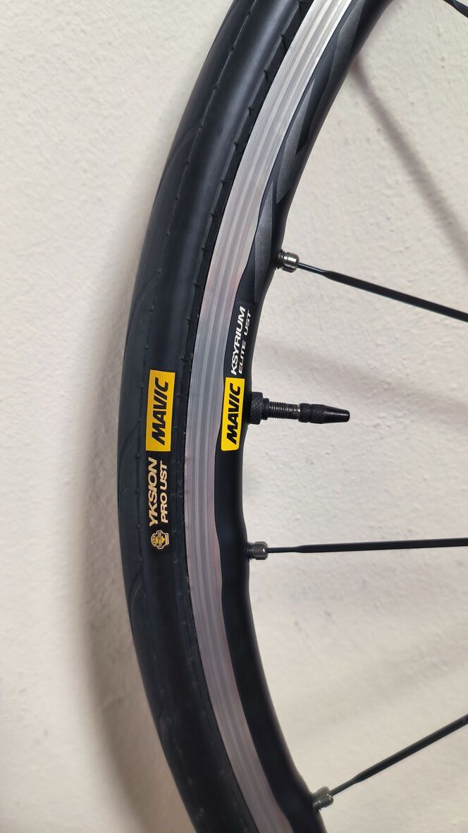 Mavic Ksyrium Elite, včetně plášťů Mavic Yksion, jako nová