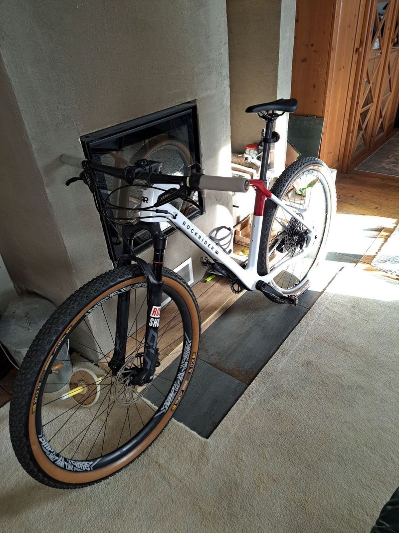Karbonové kolo ROCKRIDER XC 900 váha 9,6 kg upraveno proti originálu