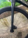 Silniční karbonové kolo Cube Attain GTC Race, Shimano 105 2x11s, disk, barva Carbon/Flashyellow