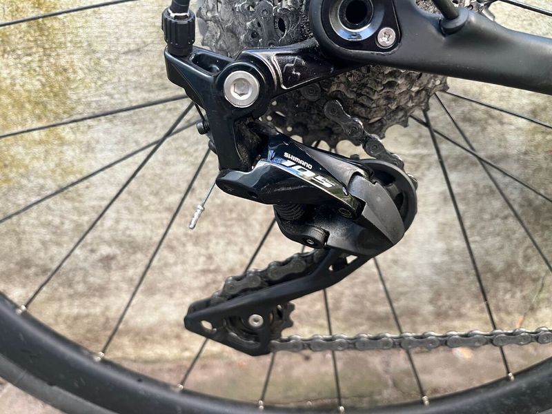 Silniční karbonové kolo Cube Attain GTC Race, Shimano 105 2x11s, disk, barva Carbon/Flashyellow