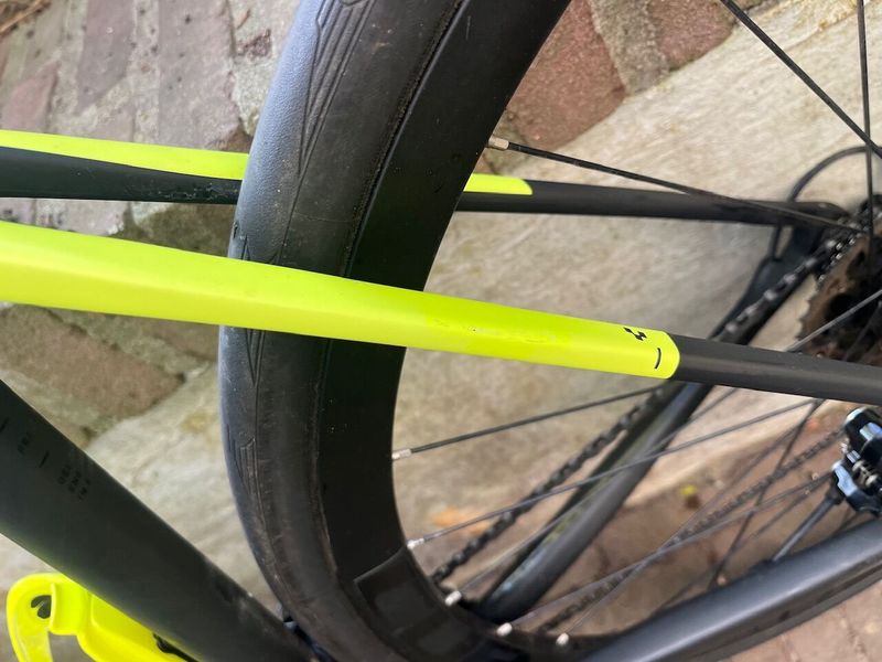 Silniční karbonové kolo Cube Attain GTC Race, Shimano 105 2x11s, disk, barva Carbon/Flashyellow