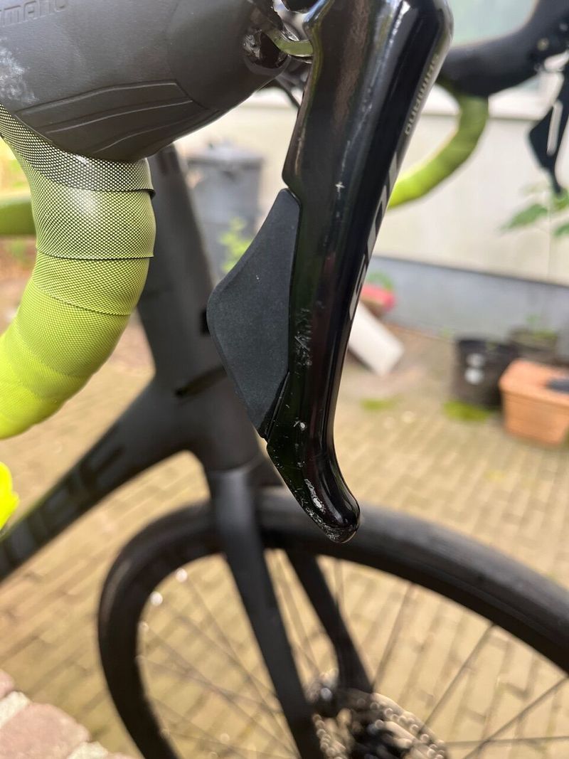 Silniční karbonové kolo Cube Attain GTC Race, Shimano 105 2x11s, disk, barva Carbon/Flashyellow