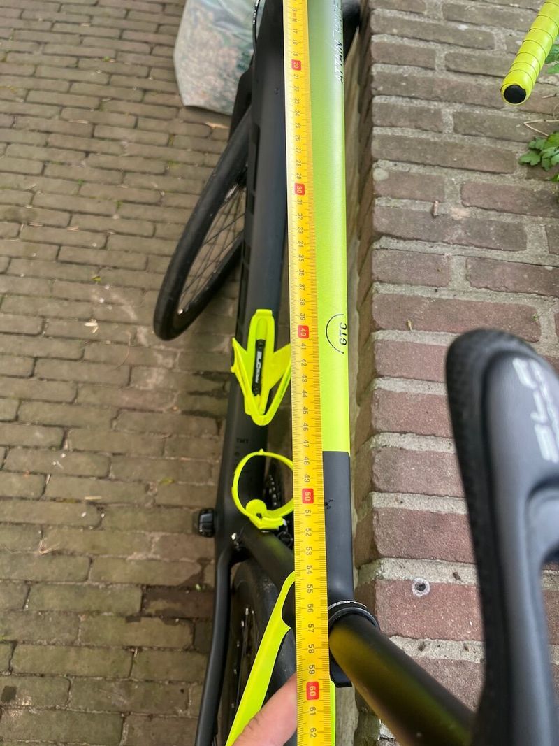 Silniční karbonové kolo Cube Attain GTC Race, Shimano 105 2x11s, disk, barva Carbon/Flashyellow