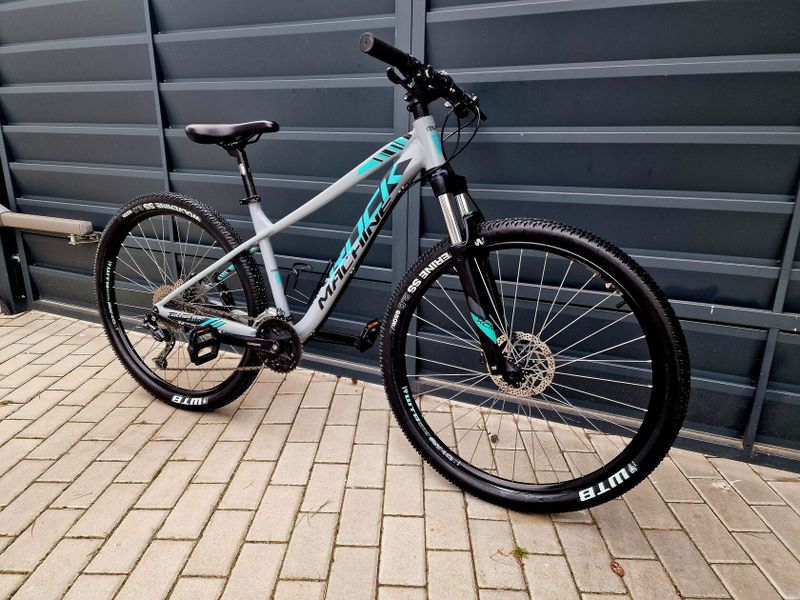 (74)Horské hliníkové kolo Rock Machine 27,5" Kotoučové brzdy