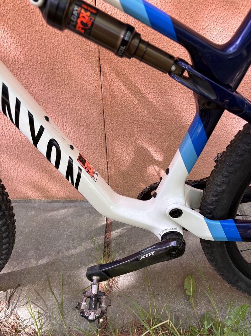 Canyon Lux World Cup CFR Team – vel.M