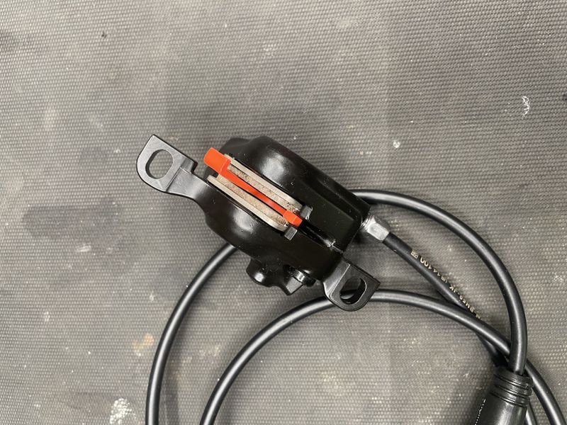 Shimano přední brzda BR-MT200/200 (černá) - černá