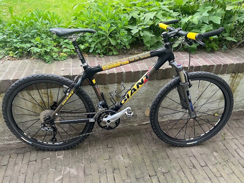 Starší závodní speciál MTB GIANT MXM team, vel.17.5, Shimano 3x9, FOX Float 80RL vzduch, Mavic kola