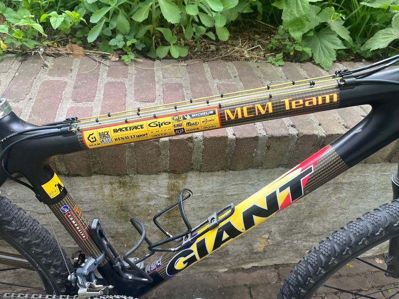 Starší závodní speciál MTB GIANT MXM team, vel.17.5, Shimano 3x9, FOX Float 80RL vzduch, Mavic kola