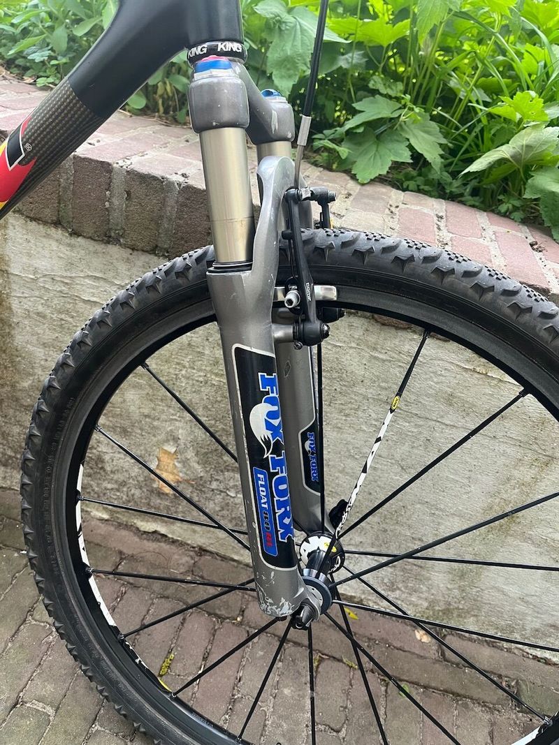 Starší závodní speciál MTB GIANT MXM team, vel.17.5, Shimano 3x9, FOX Float 80RL vzduch, Mavic kola