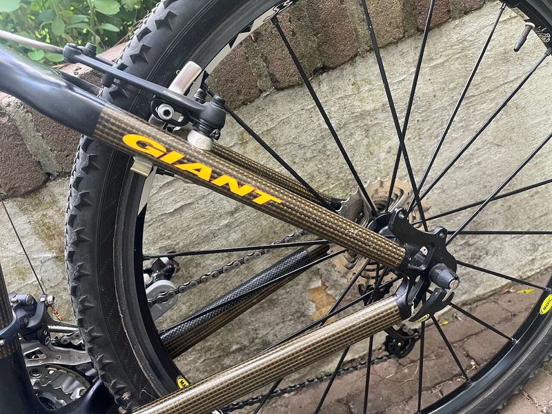 Starší závodní speciál MTB GIANT MXM team, vel.17.5, Shimano 3x9, FOX Float 80RL vzduch, Mavic kola