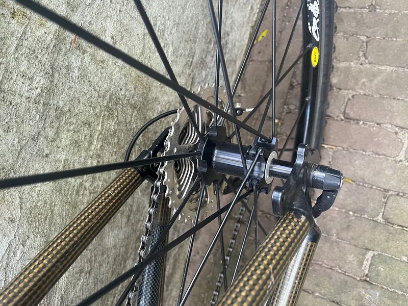 Starší závodní speciál MTB GIANT MXM team, vel.17.5, Shimano 3x9, FOX Float 80RL vzduch, Mavic kola