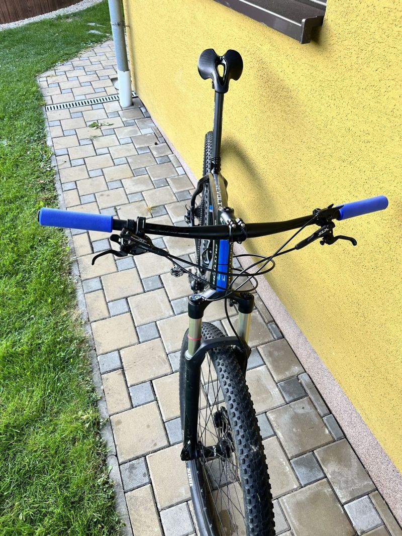 Karbonové kolo Author 21 XL
