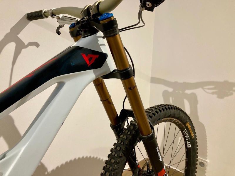 YT Industries TUES 27,5 CF Pro Race