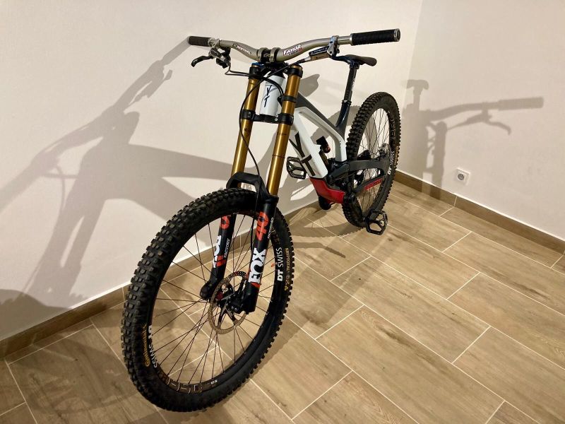YT Industries TUES 27,5 CF Pro Race