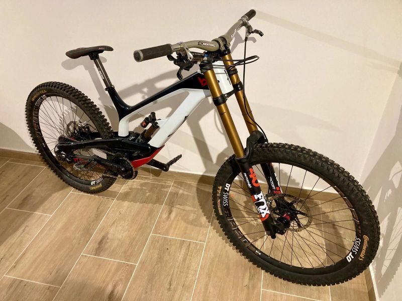 YT Industries TUES 27,5 CF Pro Race