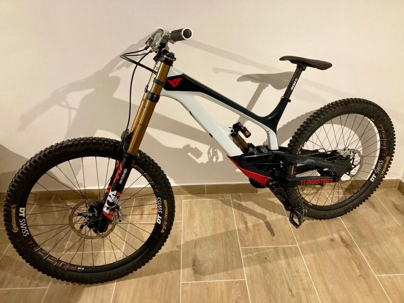 YT Industries TUES 27,5 CF Pro Race