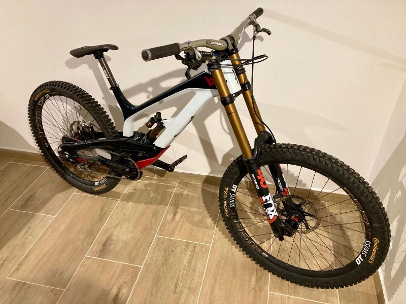 YT Industries TUES 27,5 CF Pro Race