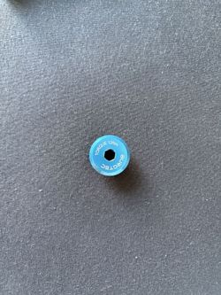 Burgtec zadní osa modrá na Santa Cruz 168,5mm