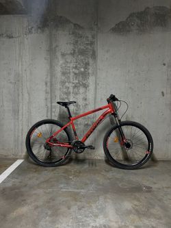 Horské kolo B-TWIN 540 vel L + helma + batoh 