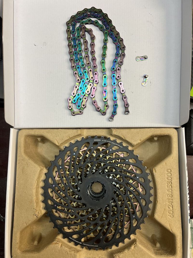 Kazeta SRAM XX1 Eagle Rainbow 10-50z + řetěz