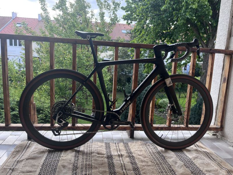 Trek Checkmate M/L, Red 13sp XPLR, Top stav!!!