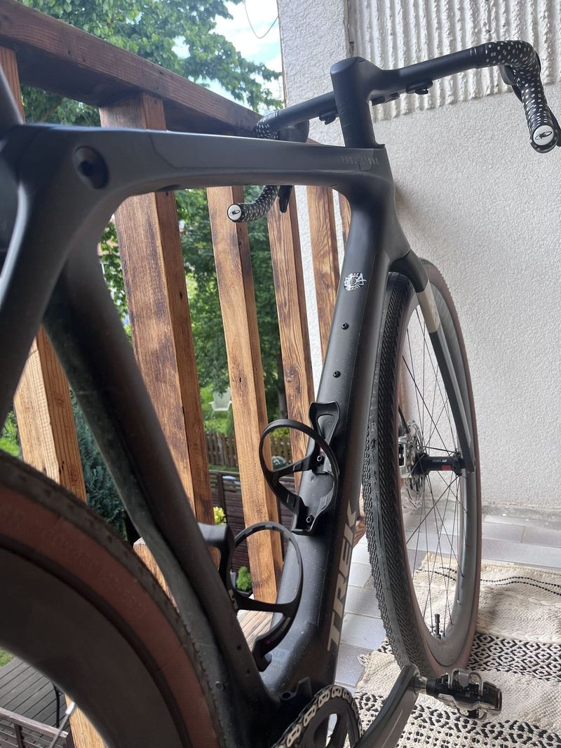 Trek Checkmate M/L, Red 13sp XPLR, Top stav!!!