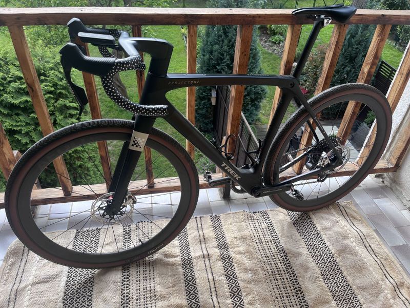 Trek Checkmate M/L, Red 13sp XPLR, Top stav!!!