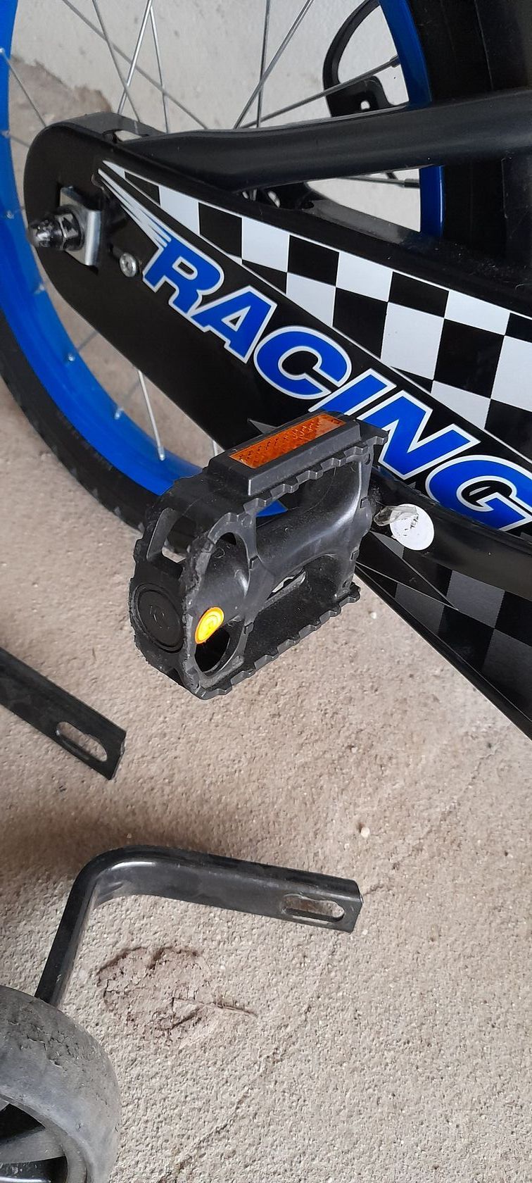 Dětské kolo vel.16 Scirocco racing -Zánovní-ke kolu jsou pomocná boční kolečka
