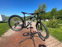 Prodám horské kolo Trek Roscoe 7 (2024) – velikost S, barva Matte Trek Black