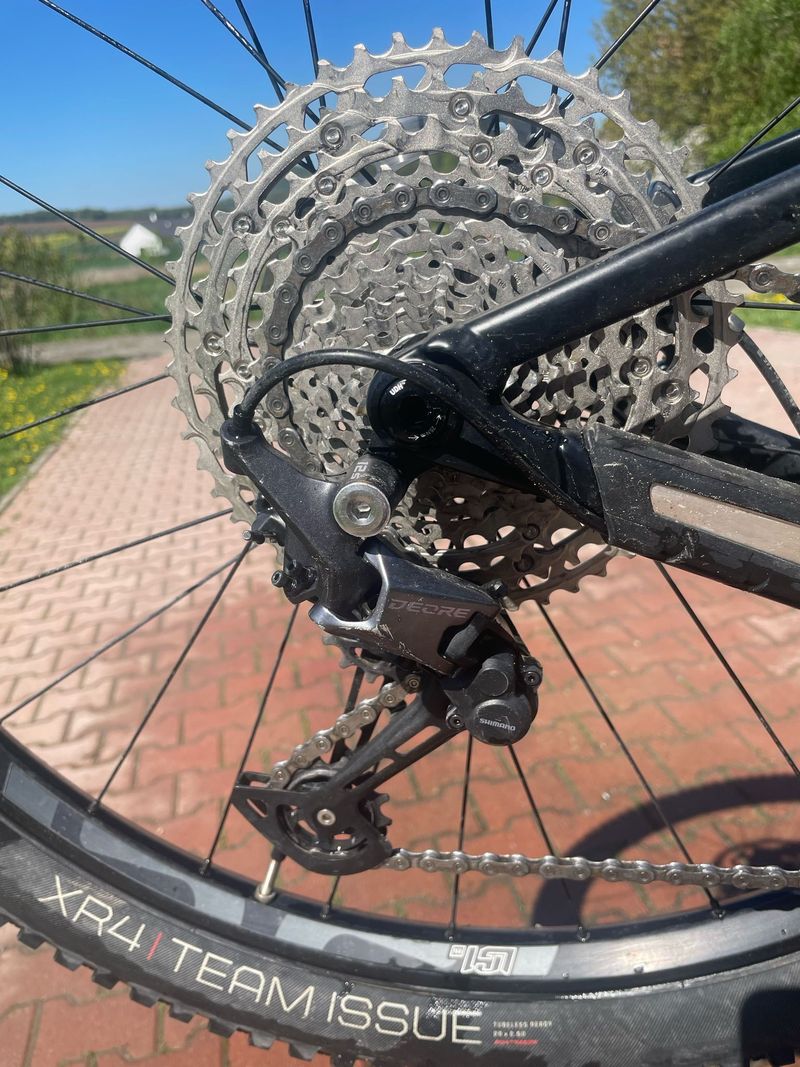 Prodám horské kolo Trek Roscoe 7 (2024) – velikost S, barva Matte Trek Black