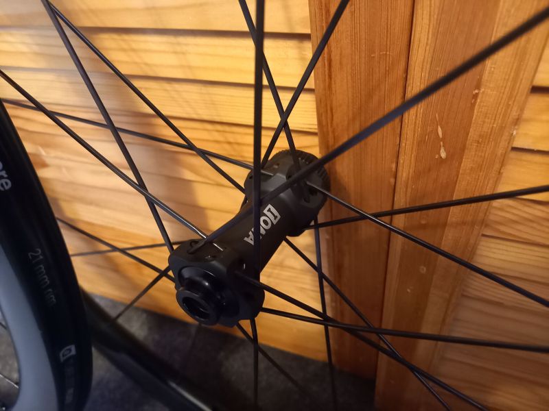Silniční aero Carbonová kola ERE omnia CLR 45, tubeless ready, 1582g, jako nová