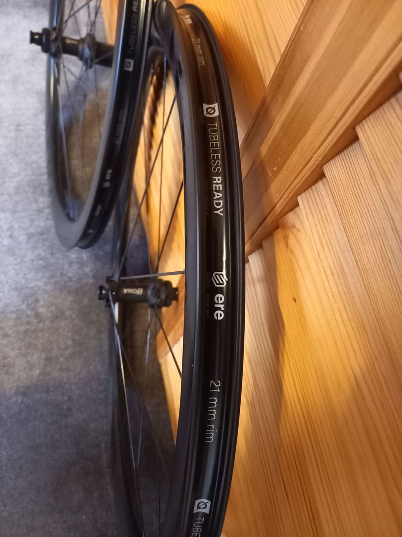 Silniční aero Carbonová kola ERE omnia CLR 45, tubeless ready, 1582g, jako nová