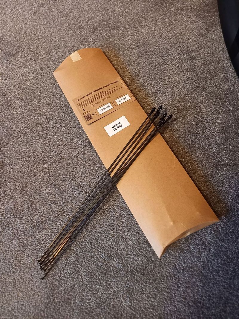 Silniční aero Carbonová kola ERE omnia CLR 45, tubeless ready, 1582g, jako nová