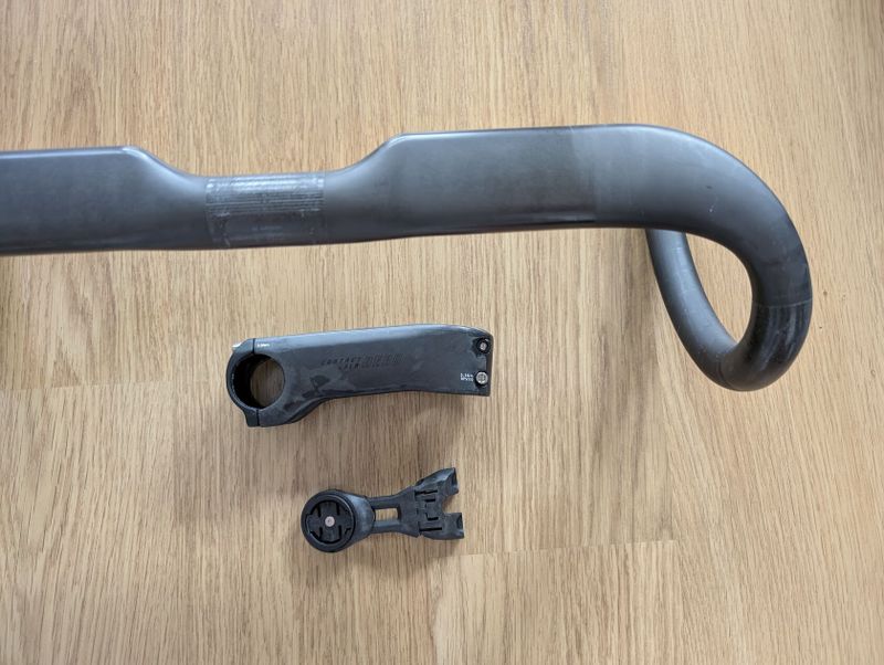 Set karbon řídítka Giant Contact SLR Aero Handlebar + představec Contact SLR Aero