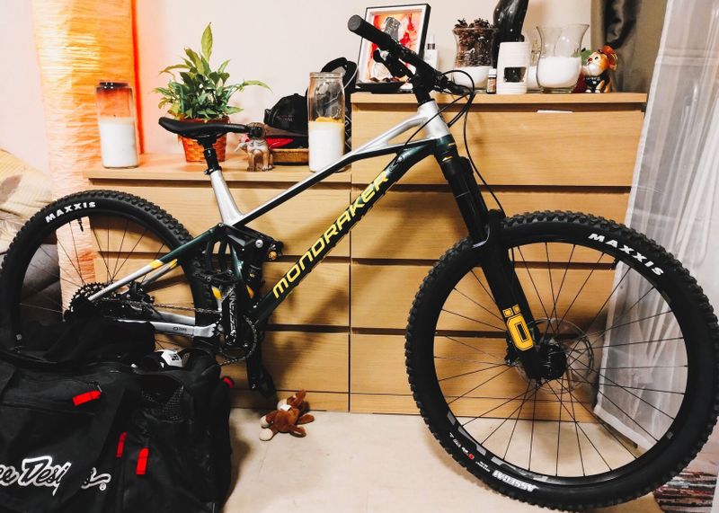 Prodám "nejen" flow žehličku Mondraker Super Foxy R