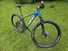 Trek Marlin 8 (Gloss Alpine/Gloss Dnister Fade) černo - modrá barva - velikost M/L unisex