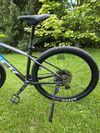 Trek Marlin 8 (Gloss Alpine/Gloss Dnister Fade) černo - modrá barva - velikost M/L unisex
