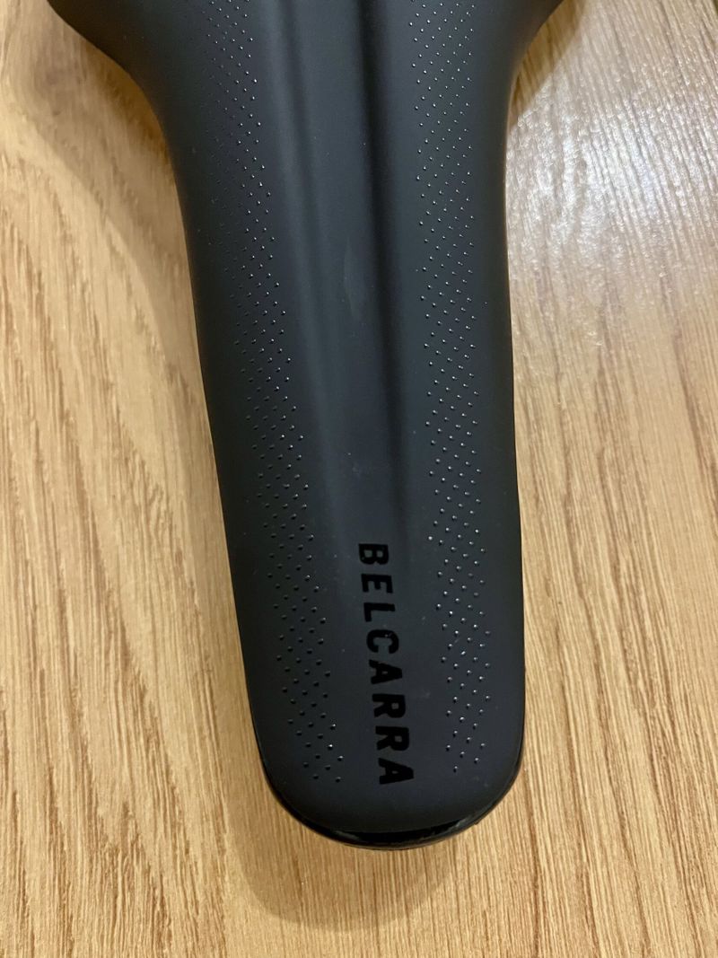 Prodám nové sedlo SYNCROS BELCARRA R 1.5, CHANNEL, Titan 