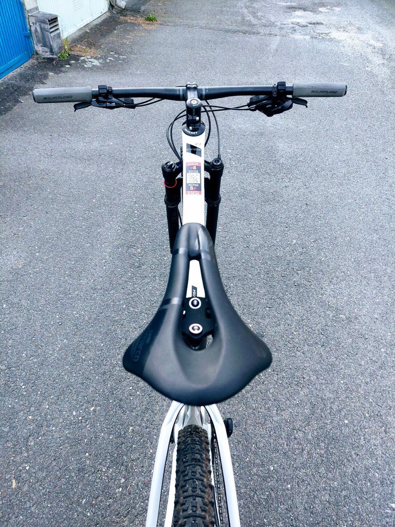 Zánovní karbonové kolo MMR Rakish 30-naj.200km