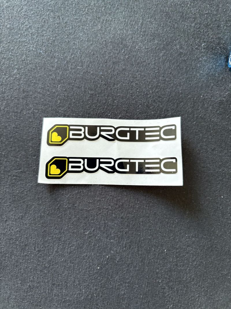 Burgtec zadní osa modrá na Santa Cruz 168,5mm