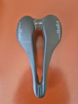 Prodám sedlo Selle Italia 145