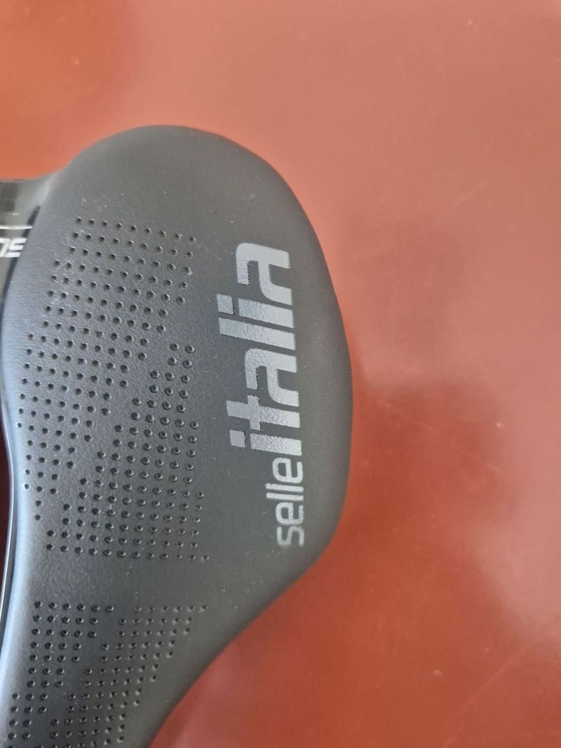 Prodám sedlo Selle Italia 145